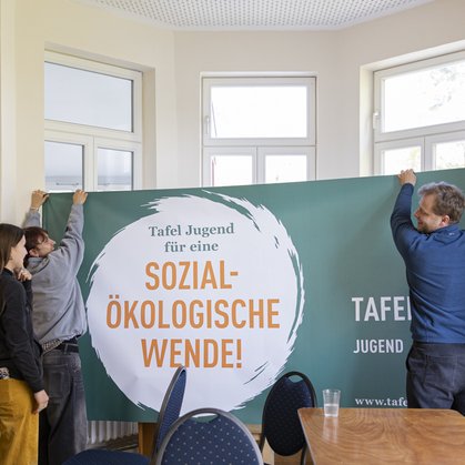 Junge Aktive in einem Workshop beim Tafel Jugend Camp